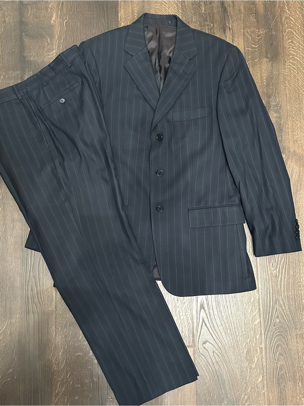 Cerruti x Sarar Men's Navy Pinstripe Two-Piece Suit Jacket and Trousers 38S/32